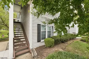 250 Nuthatch Ct, Readington, NJ 08887 - Photo 3