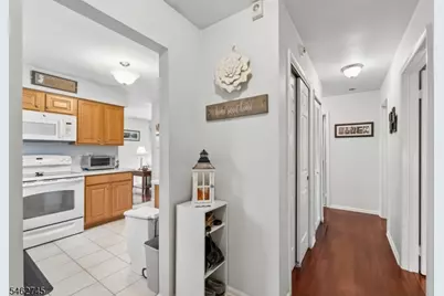 250 Nuthatch Ct, Readington, NJ 08887 - Photo 3