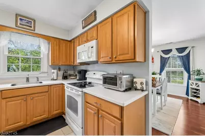 250 Nuthatch Ct, Readington, NJ 08887 - Photo 5