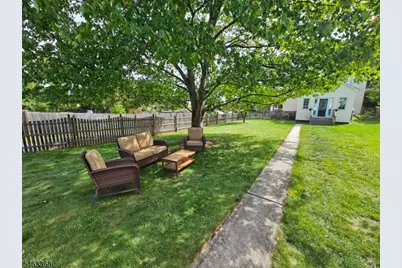 27 Bonnell St, Flemington, NJ 08822 - Photo 3
