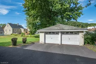 97 Van Dam Ave, Bloomingdale, NJ 07403 - Photo 7