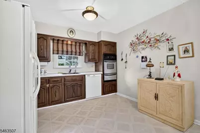 38 Sherwood Ave, East Brunswick Township, NJ 08816 - Photo 5