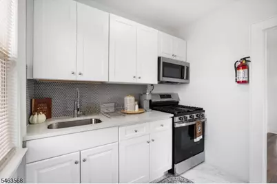 21 Huntington Ter, Newark, NJ 07112 - Photo 11
