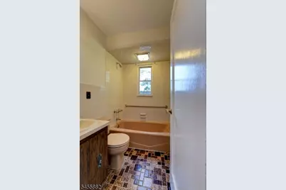 8 Tyler Ct, Clifton, NJ 07012 - Photo 9