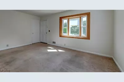 8 Tyler Ct, Clifton, NJ 07012 - Photo 3