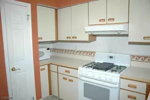 10 Pear Ct, Raritan Township, NJ 08822 - Photo 7