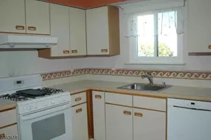 10 Pear Ct, Raritan Township, NJ 08822 - Photo 5