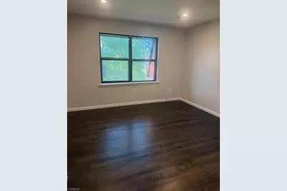 910 N Oaks Blvd, North Brunswick Township, NJ 08902 - Photo 5