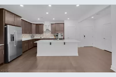 11 Veterans Way #121, Morris Plains, NJ 07950 - Photo 23