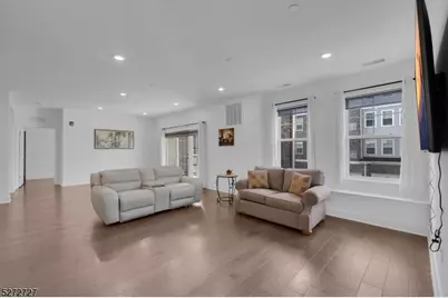 11 Veterans Way #121, Morris Plains, NJ 07950 - Photo 3