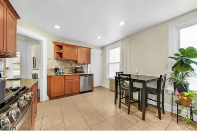 63 Montague Pl, Montclair, NJ 07042 - Photo 9