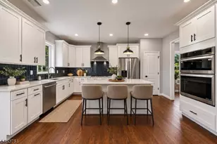 8 Chamberlain Ln, Mount Olive, NJ 07828 - Photo 9