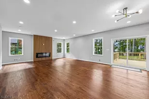 8 Chamberlain Ln, Mount Olive, NJ 07828 - Photo 7