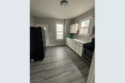 146 Leslie St, Newark, NJ 07112 - Photo 7