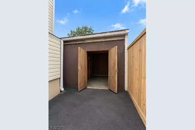 146 Leslie St, Newark, NJ 07112 - Photo 17