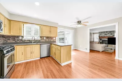 100 Howell Ave, Woodbridge Township, NJ 08863 - Photo 9