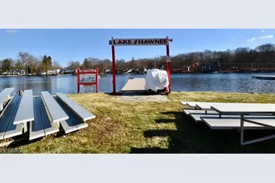 60 W Shawnee Trl, Jefferson Township, NJ 07885 - Photo 3