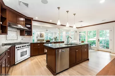 121 Christopher St, Montclair, NJ 07042 - Photo 13