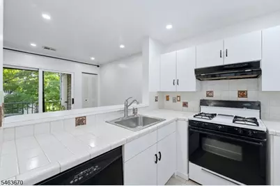 320 Edpas Rd, New Brunswick, NJ 08901 - Photo 7