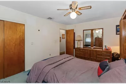 164 Page St, Elmwood Park, NJ 07407 - Photo 15