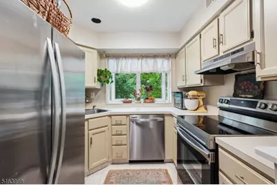 11 Stevens Court, Bedminster Township, NJ 07921 - Photo 9
