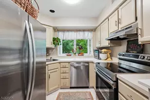 11 Stevens Ct, Bedminster Township, NJ 07921 - Photo 9
