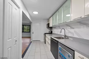 82 Garfield Ave, Jersey City, NJ 07305 - Photo 9