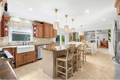 96 Carol Pl, Wayne, NJ 07470 - Photo 7