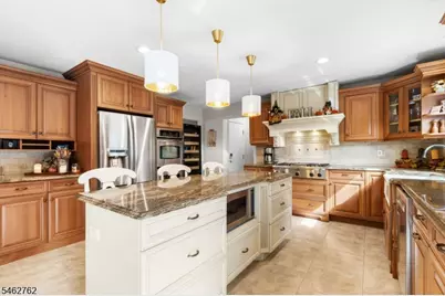 96 Carol Pl, Wayne, NJ 07470 - Photo 9