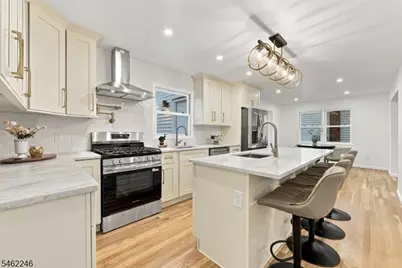 152 Glenwood Ct, Union Township, NJ 07083 - Photo 3