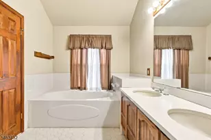 15 Champlain Way, Franklin Township, NJ 08823 - Photo 27