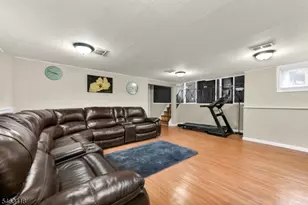 333 Foxwood Rd, Union Township, NJ 07083 - Photo 15