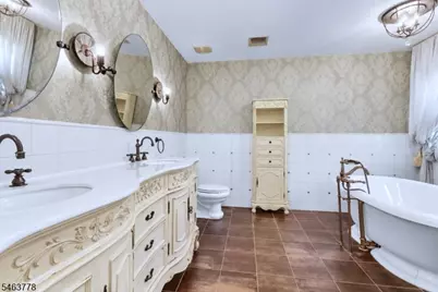 5 Nalesnik Dr, Fairfield, NJ 07004 - Photo 17