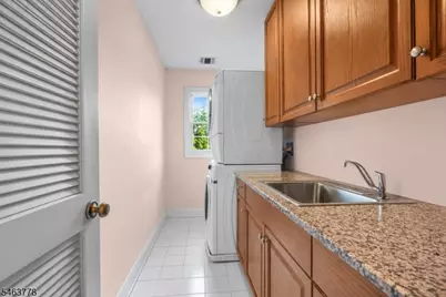 5 Nalesnik Dr, Fairfield, NJ 07004 - Photo 13