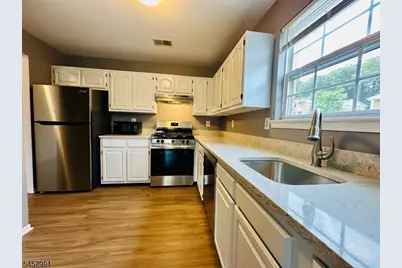 197 Vista Dr, Hanover Township, NJ 07927 - Photo 3