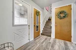 23 Wellington Ct, Sayreville, NJ 08872 - Photo 3
