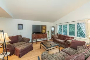 568 Stanley Pl, Mount Arlington, NJ 07850 - Photo 3