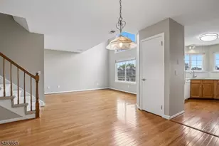 8 Bentley Ct, Bedminster Township, NJ 07921 - Photo 15