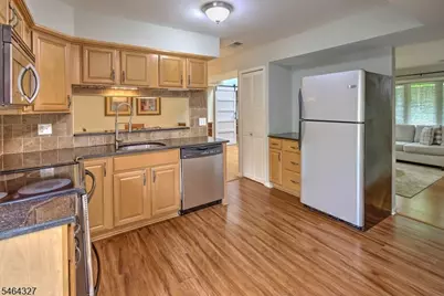 27 Village Dr, Bernards Township, NJ 07920 - Photo 9