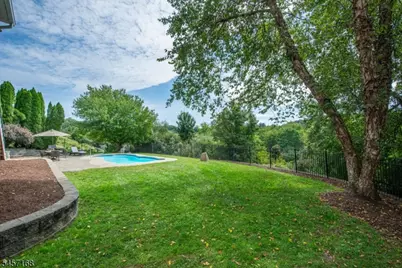 14 Vista Dr, Mount Olive, NJ 07836 - Photo 3