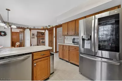 2 Rittenhouse Cir, Raritan Township, NJ 08822 - Photo 9