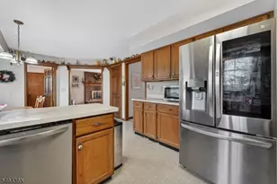 2 Rittenhouse Cir, Raritan Township, NJ 08822 - Photo 9