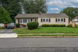 25 Lawrence Pl, Freehold, NJ 07728 - Photo 3