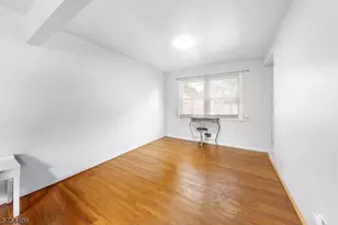 25 Lawrence Pl, Freehold, NJ 07728 - Photo 11