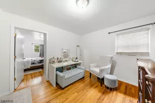 25 Lawrence Pl, Freehold, NJ 07728 - Photo 15