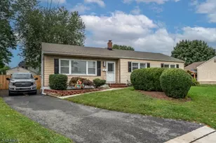 25 Lawrence Pl, Freehold, NJ 07728 - Photo 5