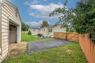 25 Lawrence Pl, Freehold, NJ 07728 - Photo 25