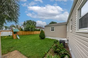 25 Lawrence Pl, Freehold, NJ 07728 - Photo 29