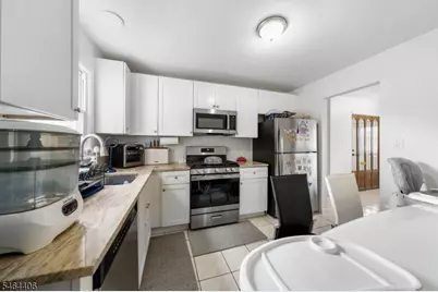 25 Lawrence Pl, Freehold, NJ 07728 - Photo 9