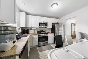 25 Lawrence Pl, Freehold, NJ 07728 - Photo 9